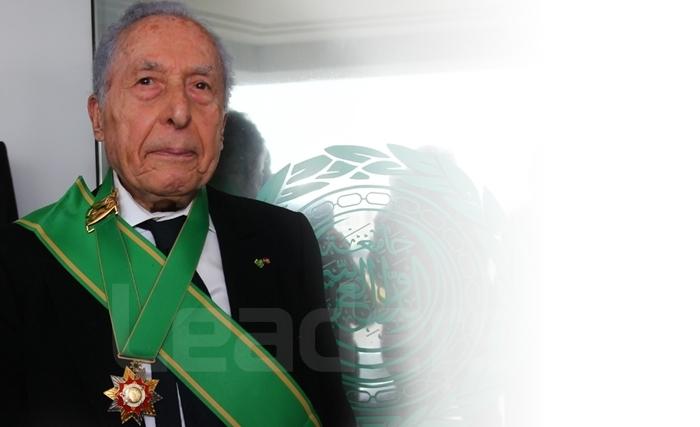 تسليم الشاذلي القليبي الوشاح الأكبر لدولة فلسطين (ألبوم صور) تسليم الشاذلي القليبي الوشاح الأكبر لدولة فلسطين (ألبوم صور)